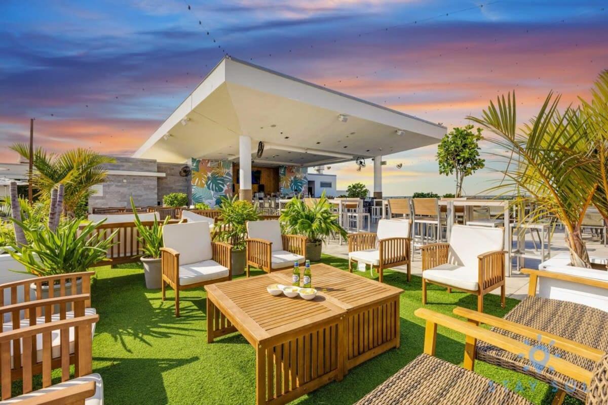 Perfect Relax - Rooftop Pool - Gym - Hot Tub Hollywood Kültér fotó